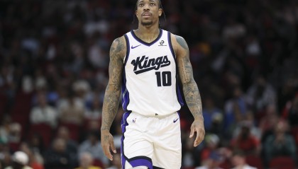 开云-湖人追求目标增加，德罗赞威金斯，雄鹿想交易引援，留住字母哥|洛杉矶|吉安尼斯·安特托孔波|NBA|伦纳德|扬尼斯-阿德托昆博_新浪新闻