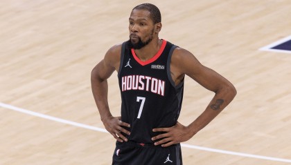 开云-两瓶毒药！老死神无差别单打1刀1个 骑士包夹KD反而死得更快了？